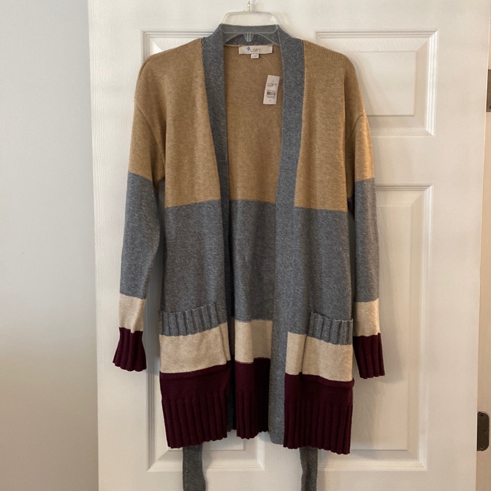 LOFT Beautiful Sweater size S brand new with tag see all photos length 32”